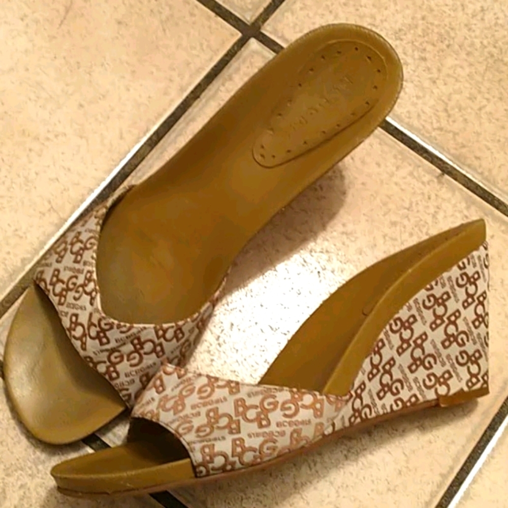 BCBG Logo Wedges Size 10 Womens